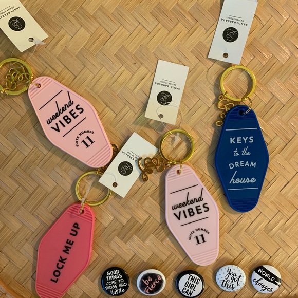 Weekend vibes pink keychains! Statement - Picture 2 of 3